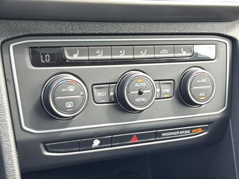 Used 2019 Volkswagen Atlas SE w/ Panoramic Sunroof Package FWD image 28