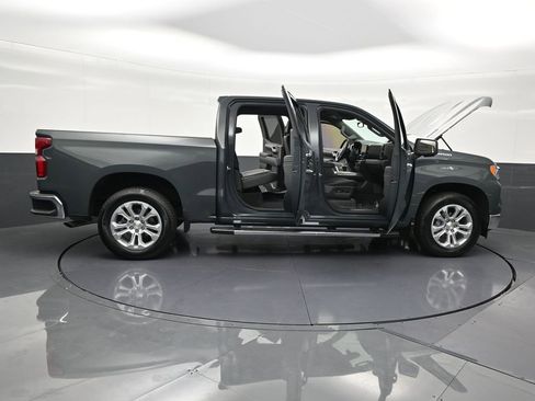 Used 2025 Chevrolet Silverado 1500 LTZ image 32