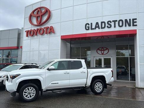 Certified 2025 Toyota Tacoma SR5 image 4