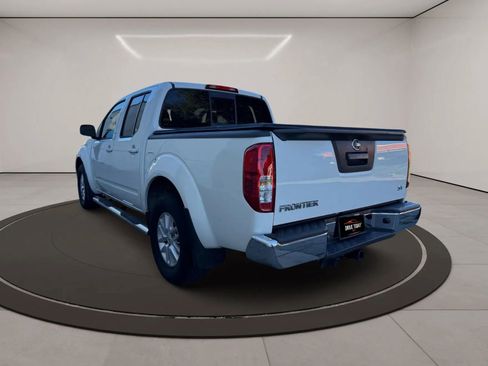 Used 2016 Nissan Frontier SV image 6