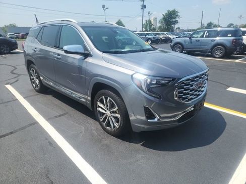 Used 2018 GMC Terrain Denali w/ Advanced Safety Package image 4