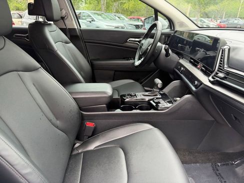 Used 2025 Kia Sportage EX FWD image 8