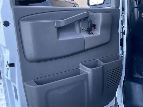 Used 2024 Chevrolet Express 2500 w/ Driver Convenience Package image 9