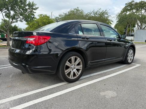 Used 2013 Chrysler 200 Touring FWD image 7