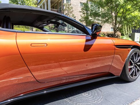 Used 2021 Aston Martin DB11 Volante RWD image 27