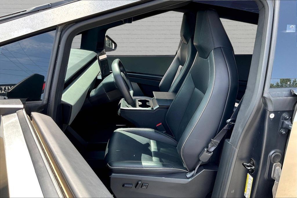 Used 2024 Tesla Cybertruck AWD Crew Cab image 16