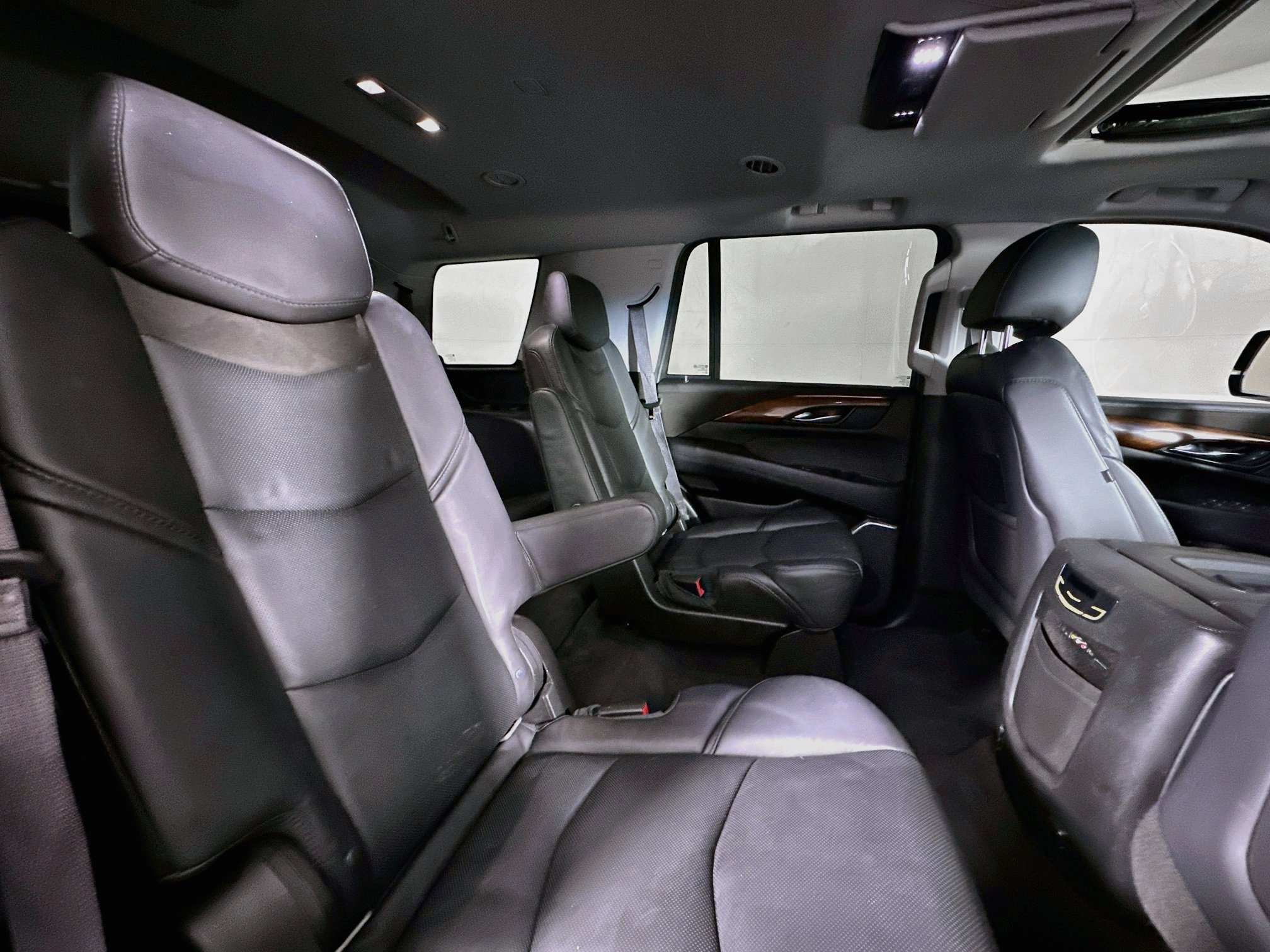 Used 2015 Cadillac Escalade Luxury AWD/4WD image 30