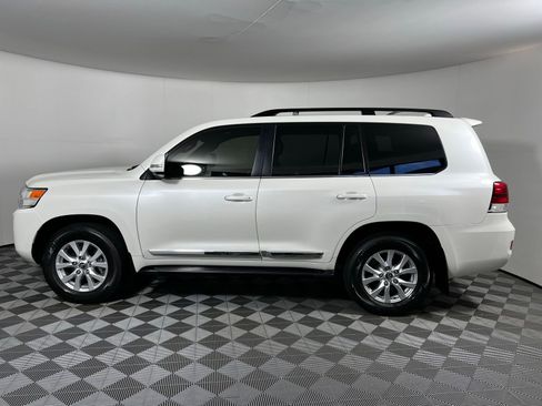 Used 2018 Toyota Land Cruiser w/ Four Season Floor Mat Package AWD/4WD image 8