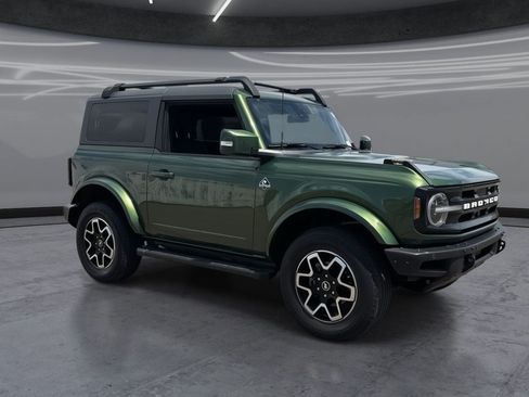 Used 2023 Ford Bronco Outer Banks AWD/4WD image 2