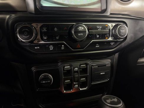 Used 2022 Jeep Wrangler Unlimited Sport w/ Sun And Sound Package AWD/4WD image 19