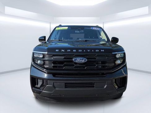 Used 2025 Ford Expedition Active RWD image 8