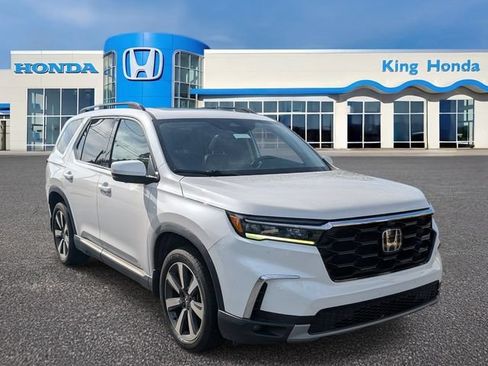 Used 2023 Honda Pilot Elite image 3