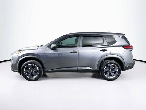 Used 2024 Nissan Rogue SV image 3