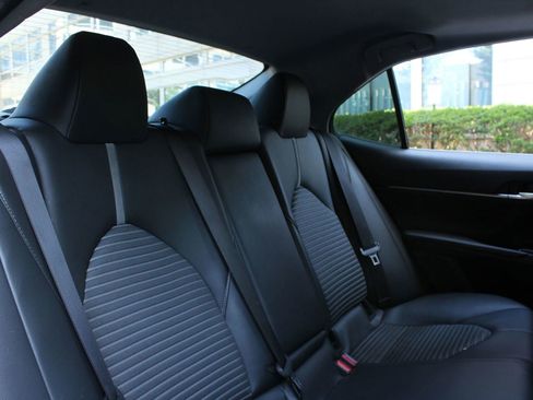 Used 2018 Toyota Camry SE w/ Moonroof Package FWD image 22
