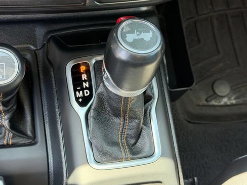 Used 2020 Jeep Wrangler Unlimited Sahara AWD/4WD image 23
