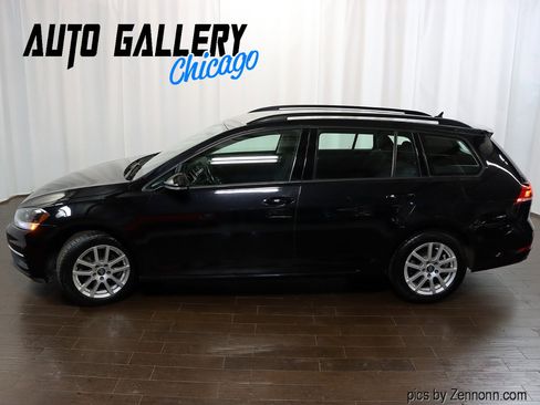 Used 2019 Volkswagen Golf S image 10