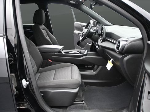 Used 2025 Chevrolet Equinox LT w/ Safety and Technology Package FWD image 14