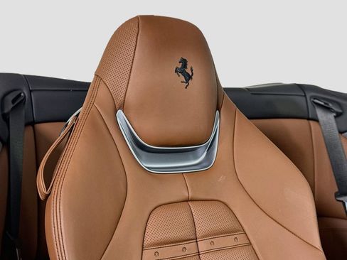 Used 2020 Ferrari Portofino RWD image 22