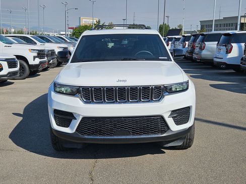 Used 2024 Jeep Grand Cherokee Laredo X w/ Luxury Tech Group I AWD/4WD image 9