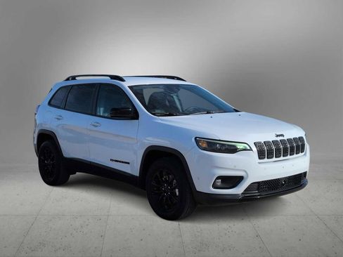 Used 2023 Jeep Cherokee Altitude Lux image 2