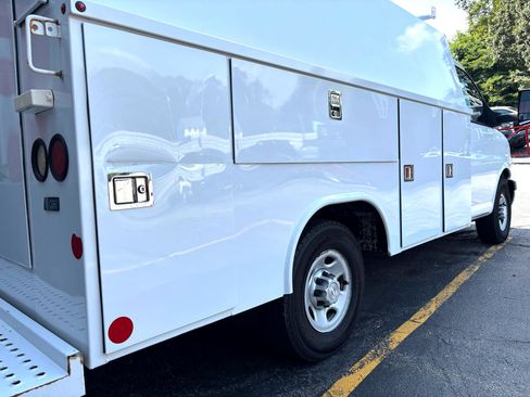 Used 2017 Chevrolet Express 3500 image 15