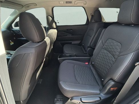 Used 2025 Nissan Pathfinder SV w/ SV Premium Package FWD image 15