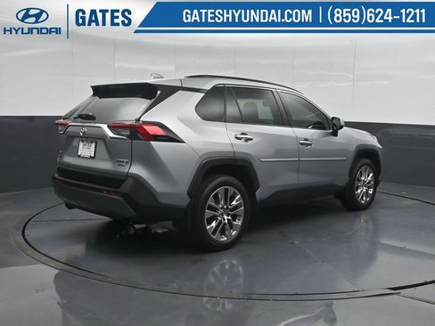 Used 2019 Toyota RAV4 Limited AWD/4WD image 2
