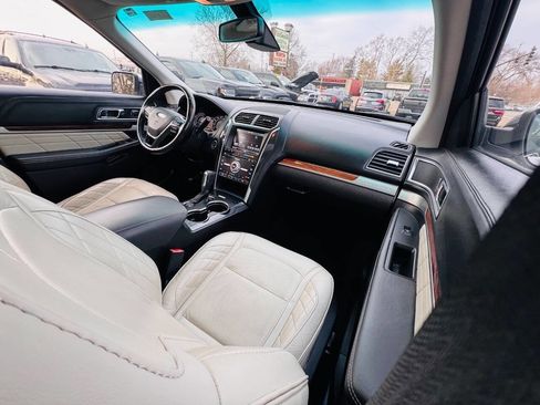 Used 2016 Ford Explorer Platinum image 18