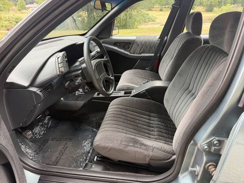 Used 1993 Pontiac Grand Prix LE FWD image 9