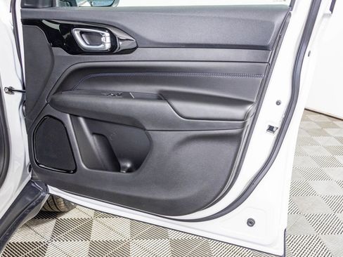 New 2026 Jeep Compass Latitude image 42