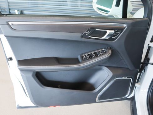 Used 2025 Porsche Macan GTS image 23