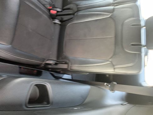 Used 2023 Jeep Grand Cherokee L Laredo image 38