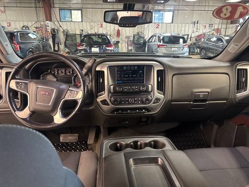 Used 2018 GMC Sierra 2500 SLE w/ SLE Preferred Package AWD/4WD image 18