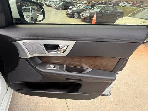 Used 2013 Jaguar XF RWD image 74