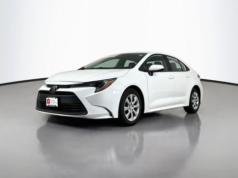 Certified 2025 Toyota Corolla LE FWD image 3