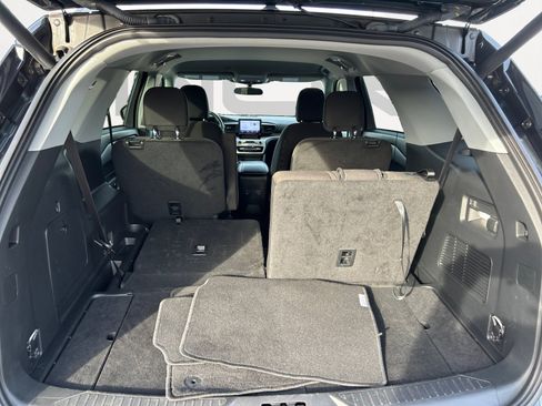 Used 2023 Ford Explorer XLT RWD image 12