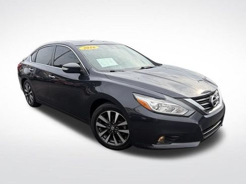 Used 2016 Nissan Altima 2.5 SL w/ 2.5 Technology Package FWD image 1