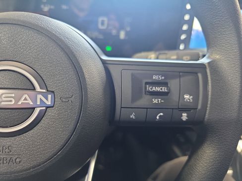 Used 2025 Nissan Kicks SV AWD/4WD image 17
