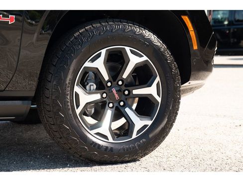 New 2026 GMC Yukon AT4 w/ AT4 Premium Plus Package AWD/4WD image 10