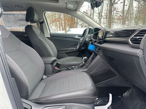 New 2026 Volkswagen Taos SE image 16