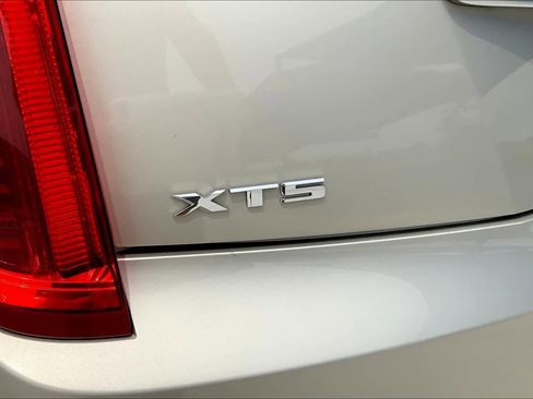 Used 2013 Cadillac XTS Luxury FWD image 32
