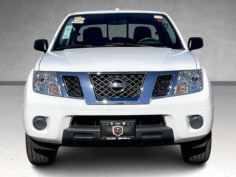 Used 2017 Nissan Frontier SV image 3