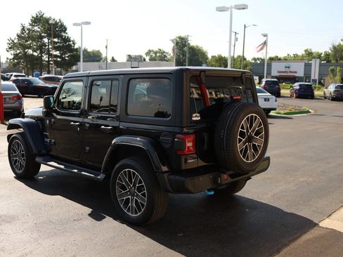Used 2023 Jeep Wrangler Unlimited Sahara w/ Cold Weather Group AWD/4WD image 7