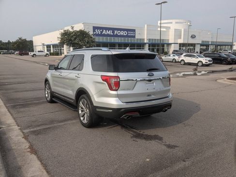 Used 2018 Ford Explorer Limited w/ Equipment Group 301A FWD image 5