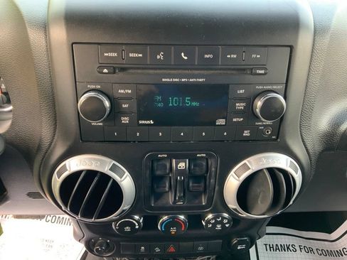 Used 2015 Jeep Wrangler Unlimited Sahara w/ Connectivity Group AWD/4WD image 16