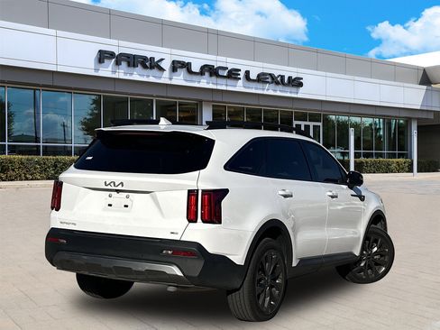 Used 2023 Kia Sorento SX Prestige image 2