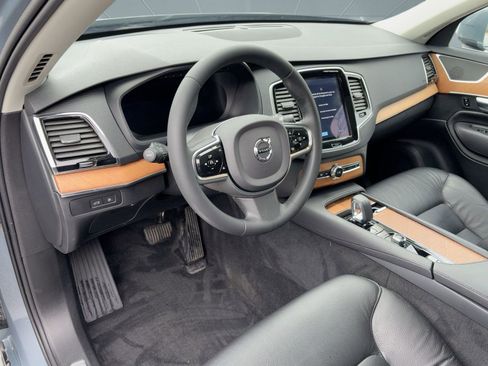 Certified 2023 Volvo XC90 T8 Plus w/ Protection Package Premier image 4