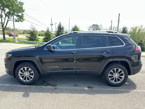 Used 2019 Jeep Cherokee Latitude Plus w/ Cold Weather Group image 2