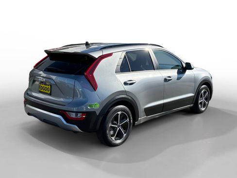 Used 2023 Kia Niro EX w/ EX Cold Weather Package image 5