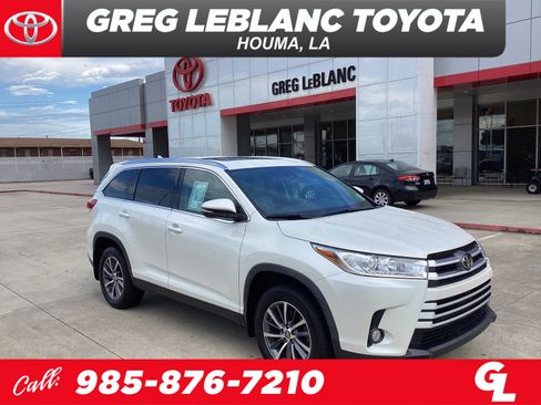 Used 2019 Toyota Highlander XLE FWD image 1